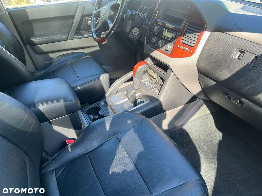 Mitsubishi Pajero 3.2 DID 7os - 10
