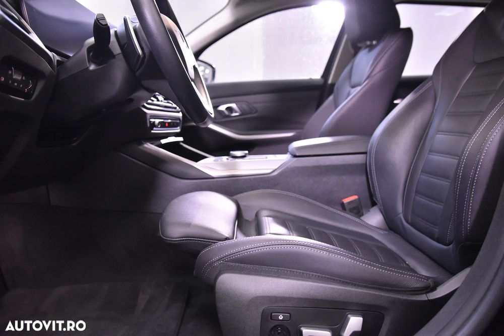 BMW Seria 3 318i Touring Aut. - 26