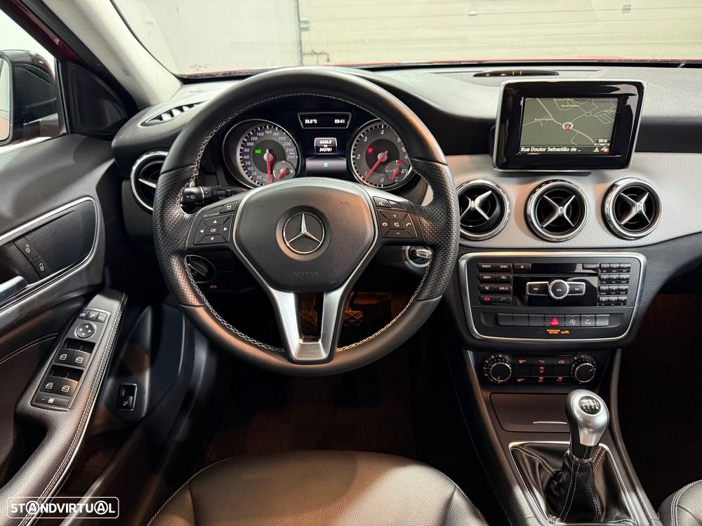 Mercedes-Benz GLA 180 d AMG Line - 24