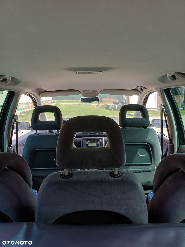 Volkswagen Sharan 1.9 TDI Comfortline - 24