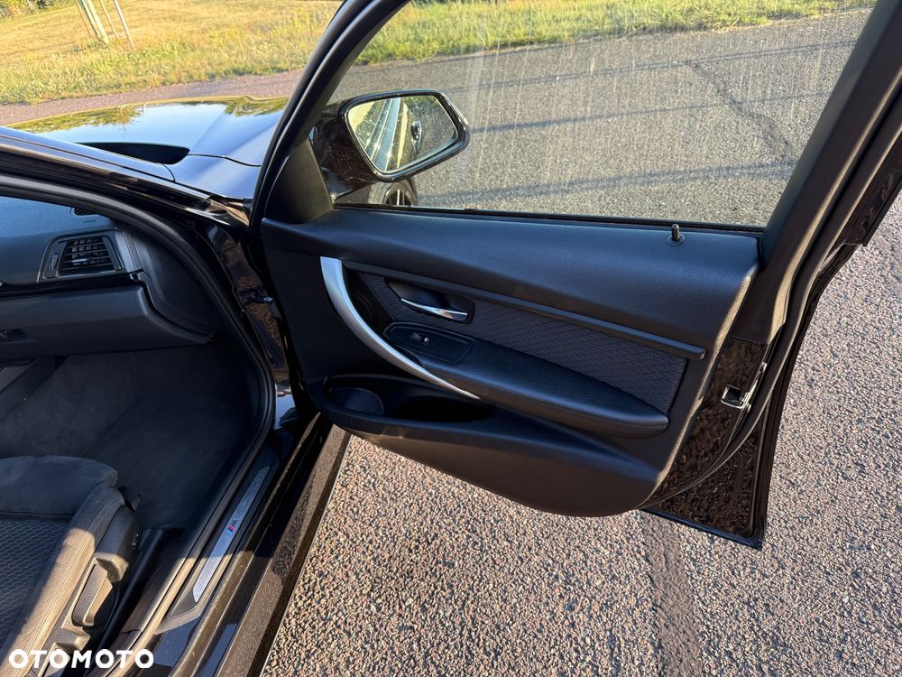 BMW Seria 3 320d - 29