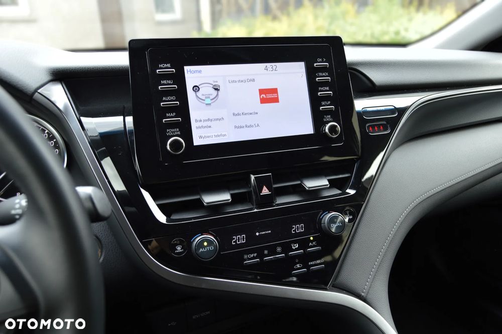 Toyota Camry 2.5 Hybrid Comfort CVT - 18