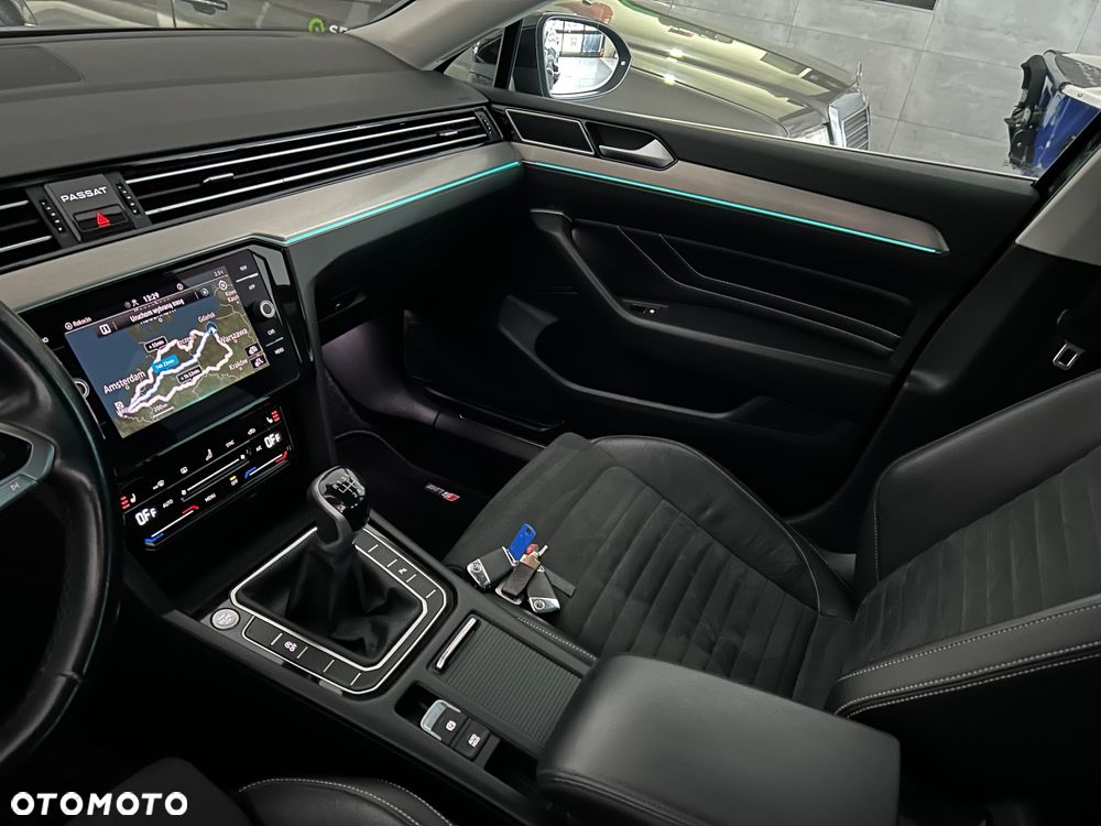 Volkswagen Passat Variant 2.0 TDI SCR Highline - 12