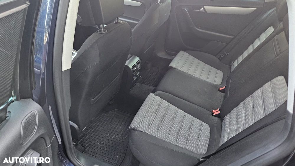 Volkswagen Passat - 8