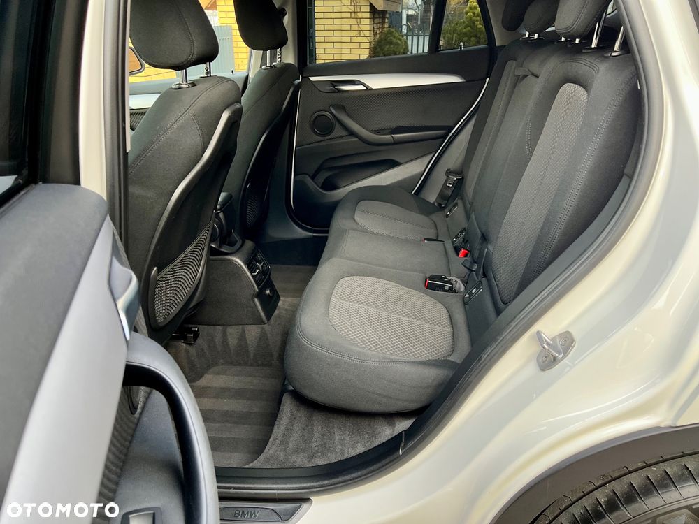BMW X1 xDrive18d - 12