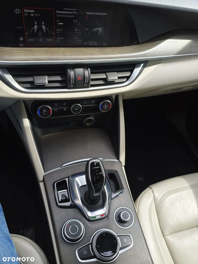 Alfa Romeo Stelvio 2.0 Turbo 16V AT8-Q4 Veloce Ti - 30