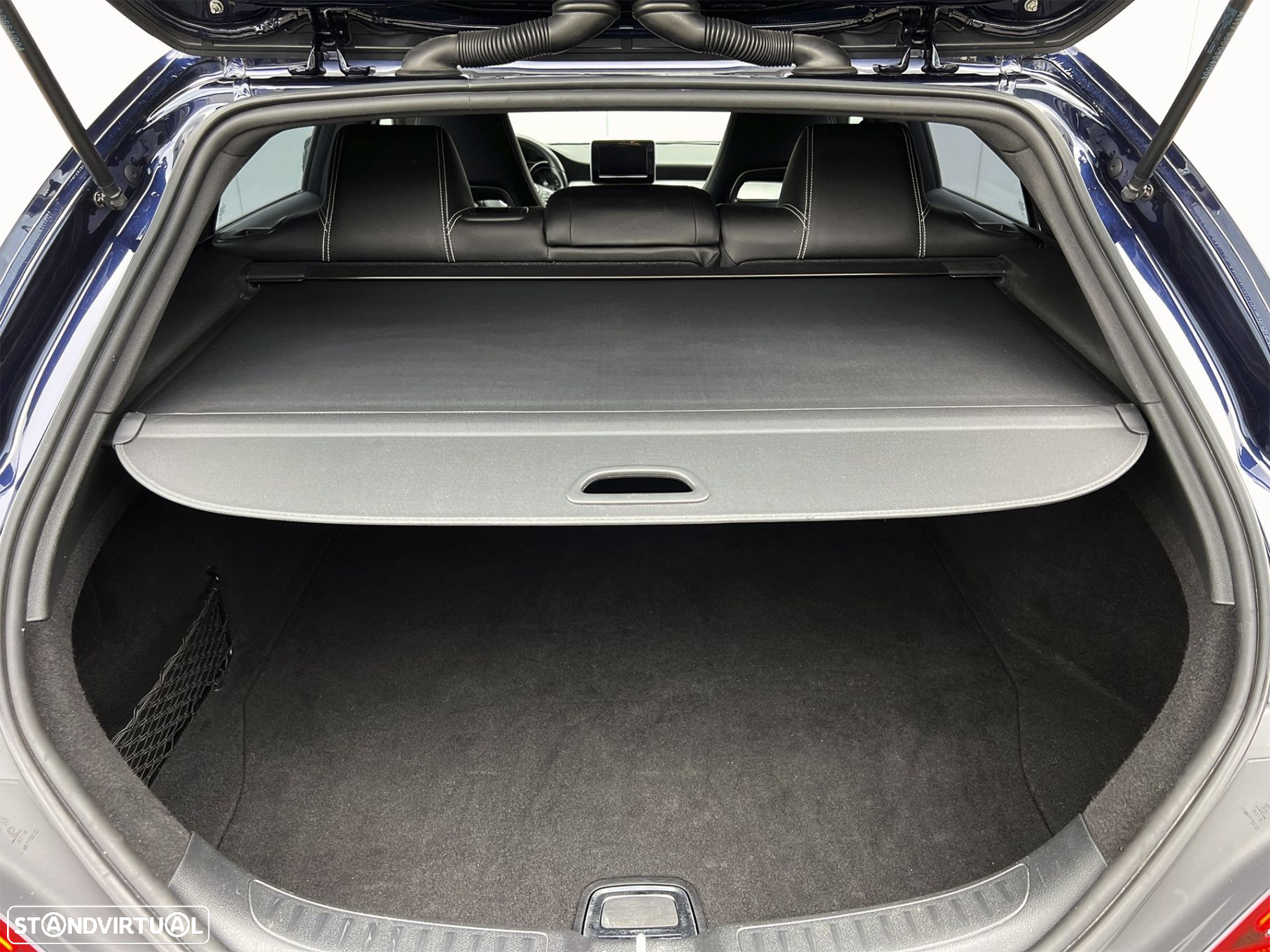 Mercedes-Benz CLA 180 d Shooting Brake - 38