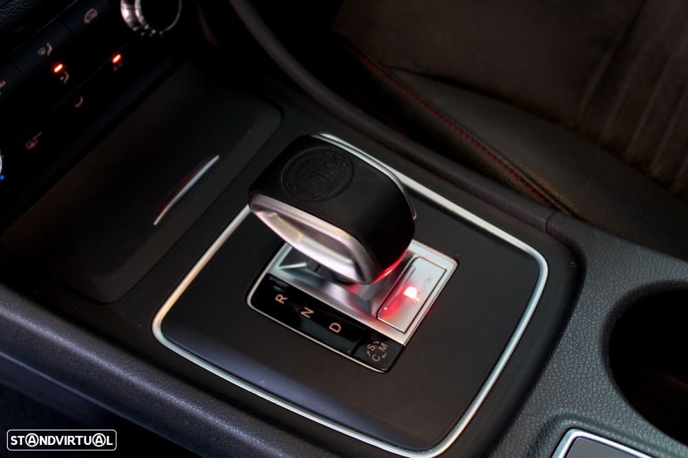 Mercedes-Benz CLA 45 AMG 4Matic 7G-DCT - 16