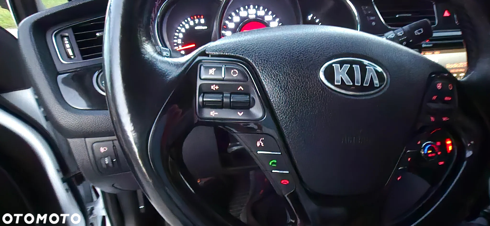 Kia Ceed 1.6 GDI ISG SW Platinum Edition - 17