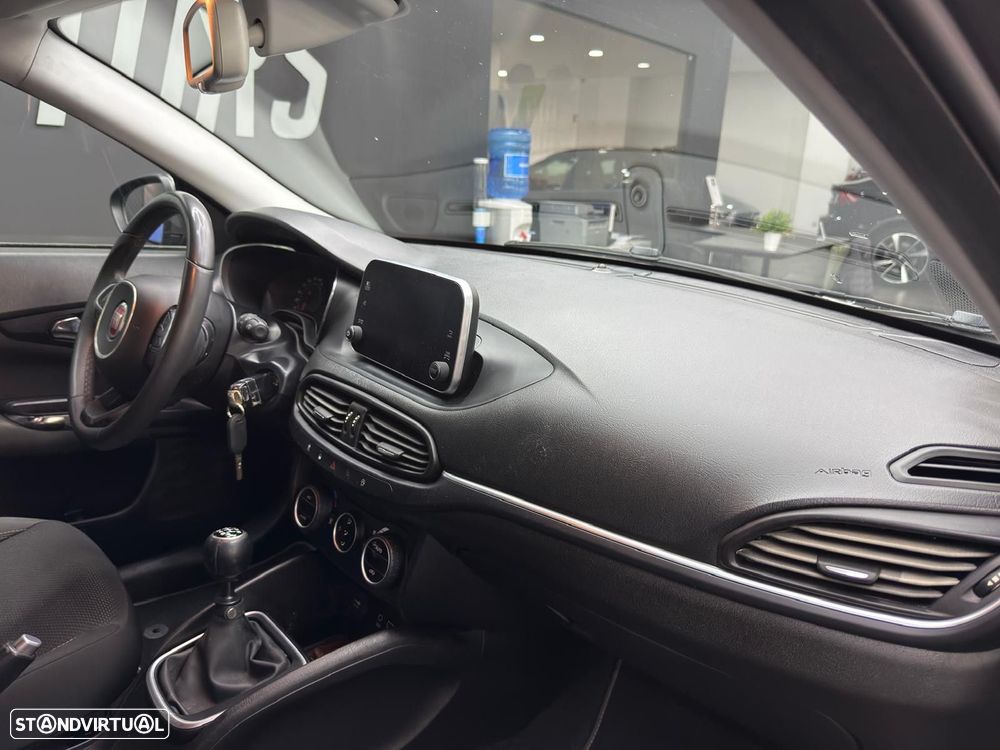 Fiat Tipo Station Wagon 1.6 M-Jet Lounge Tech J17 - 25