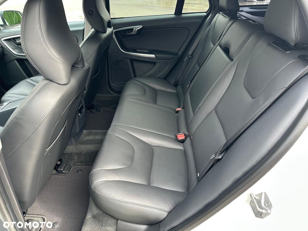 Volvo V60 D4 AWD Geartronic Summum - 23