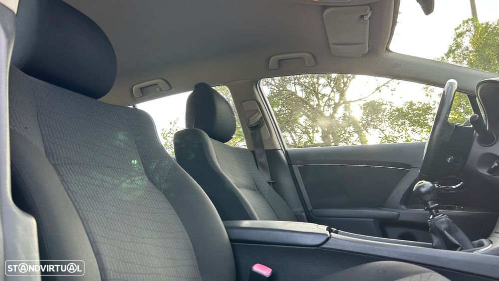 Toyota Avensis SW 2.0 D-4D Premium Sport+GPS - 14