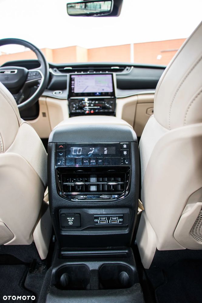 Jeep Grand Cherokee - 22