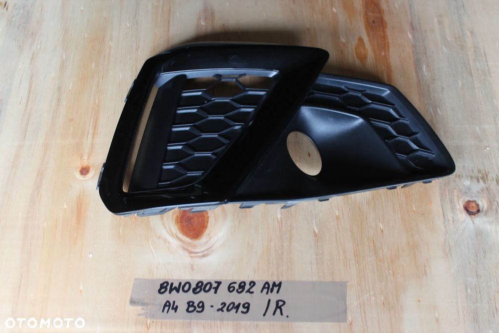 KRATKA ZDERZAKA PRAWA AUDI A4 B9 LIFT S LINE 8W0807682AM 2020 - 1