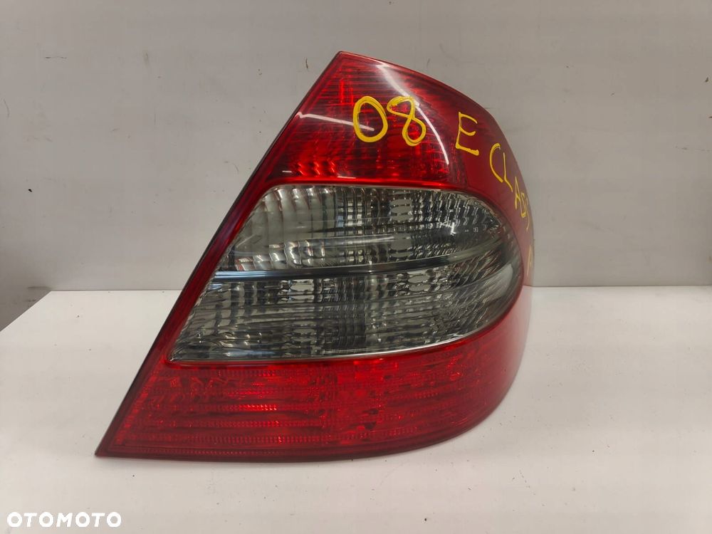 mercedes w211 lift 05-09 a2118202464 sedan lampa prawa tylna tyŁ - 1