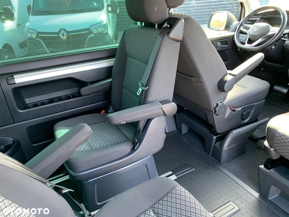 Volkswagen TRANSPORTER T6.1, DSG 4Motion, T6 4x4 plus reduktor napędów, Model BULLY MULTIVAN DELUX ORYGINAL, Światła LED, Fotele obracane kapitańskie, Dynamiczne zawieszenie komfortowe, 3 strefowa klimatyzacja, Felgi specjalne, Pakiet akustyczny, Stolik CAMPER - 26