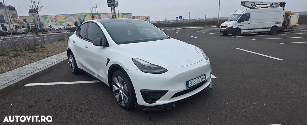 Tesla Model Y - 2