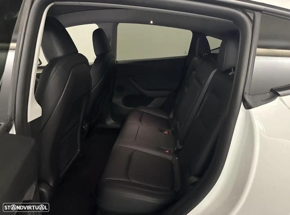 Tesla Model Y Long Range Dual Motor AWD - 8