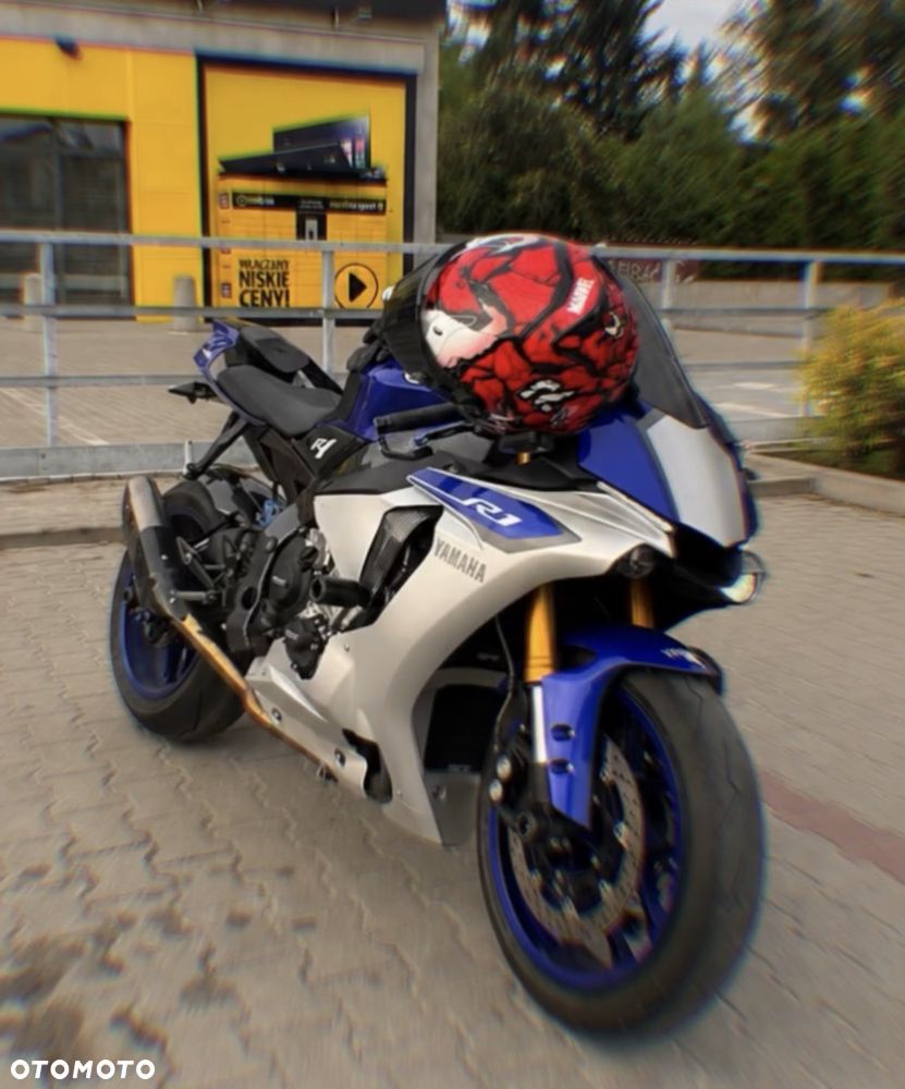Yamaha R1 - 8