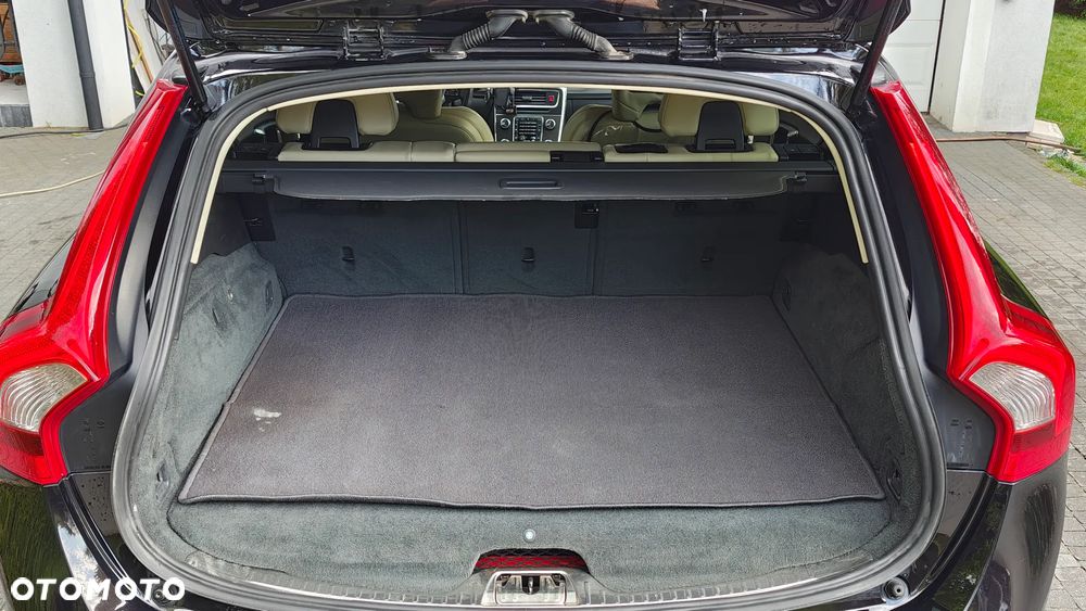 Volvo V60 D6 AWD Plug-in Hybrid Summum - 27