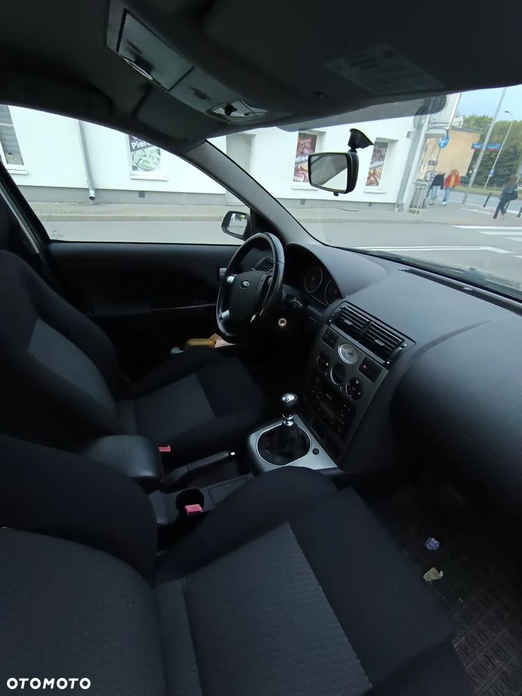 Ford Mondeo 1.8 Ambiente - 12