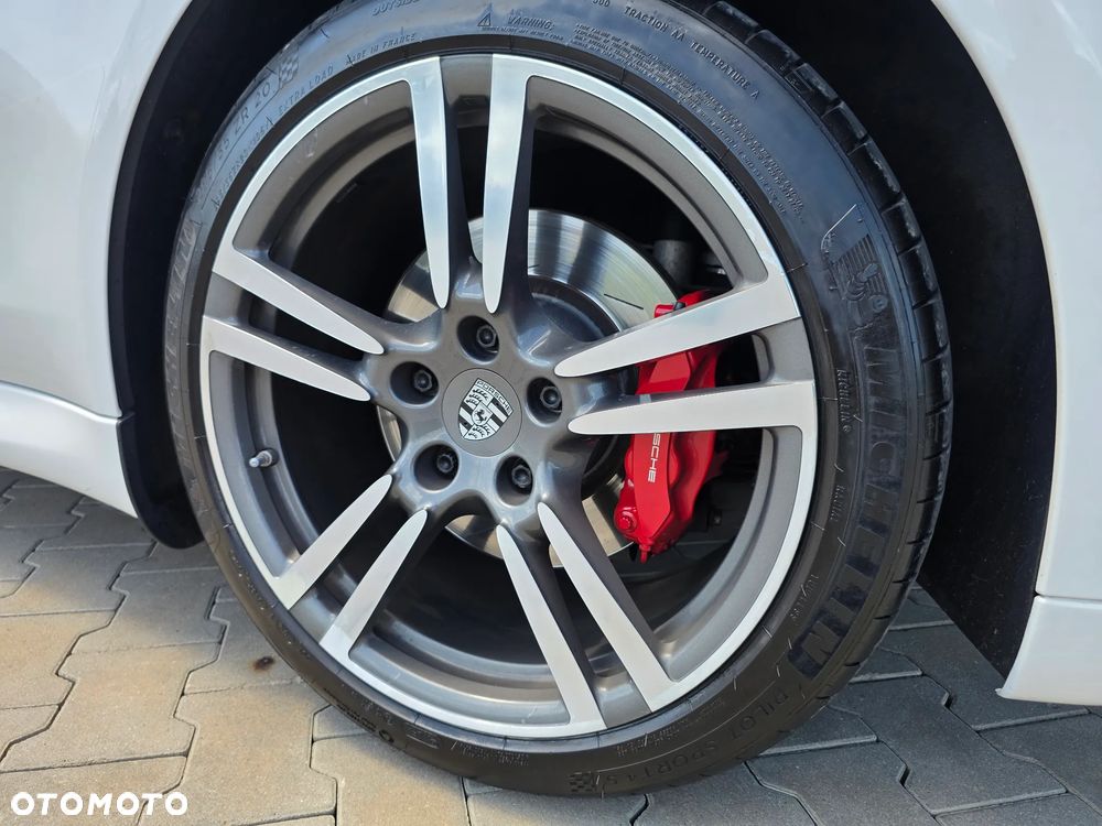 Porsche Panamera Turbo - 34