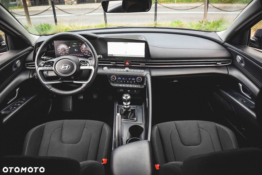 Hyundai Elantra 1.6 Executive - 7