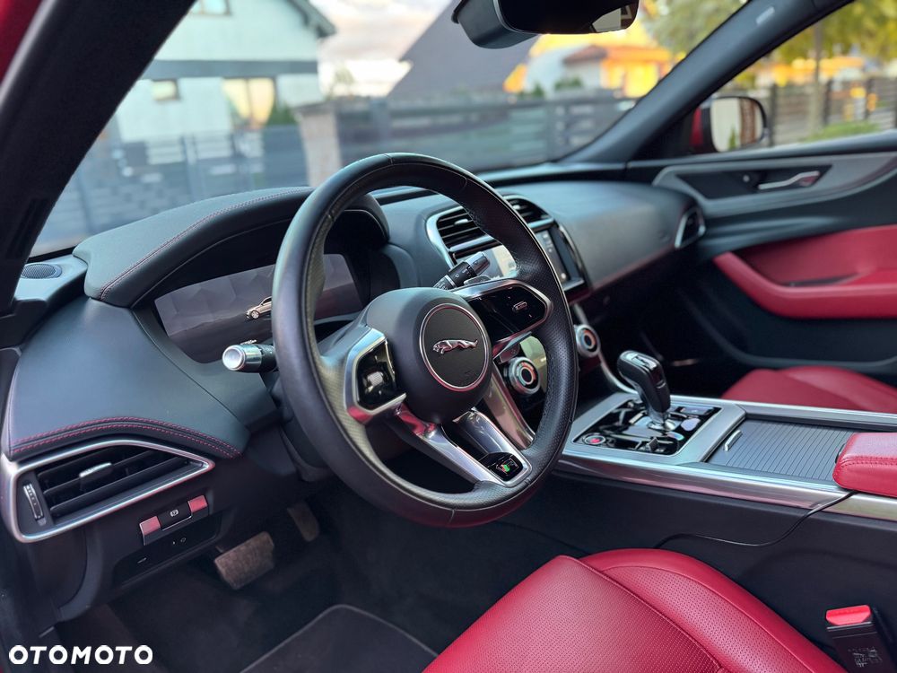 Jaguar XE D200 R-Dynamic SE - 10