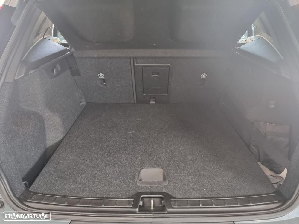 Volvo XC 40 2.0 D3 Momentum Plus Geartronic - 52