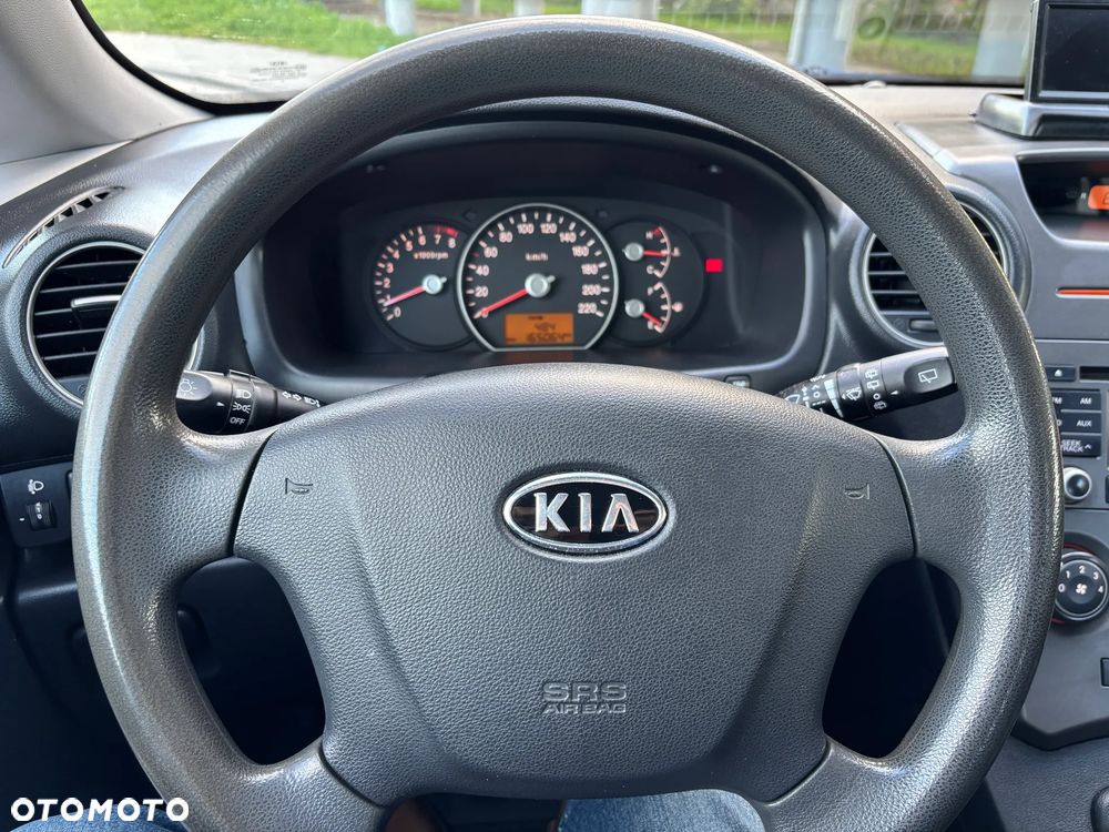 Kia Carens 1.6 Tour - 12