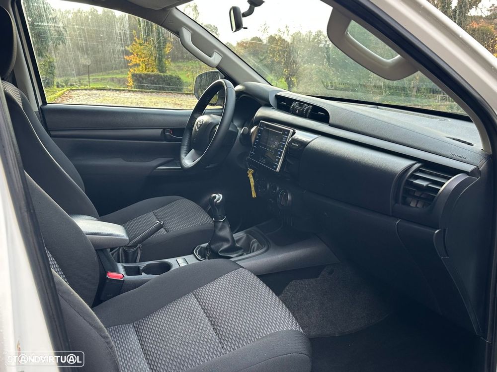 Toyota Hilux 2.4 D-4D 4WD CD CM - 18