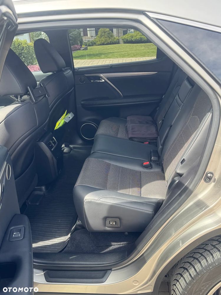 Lexus RX - 9