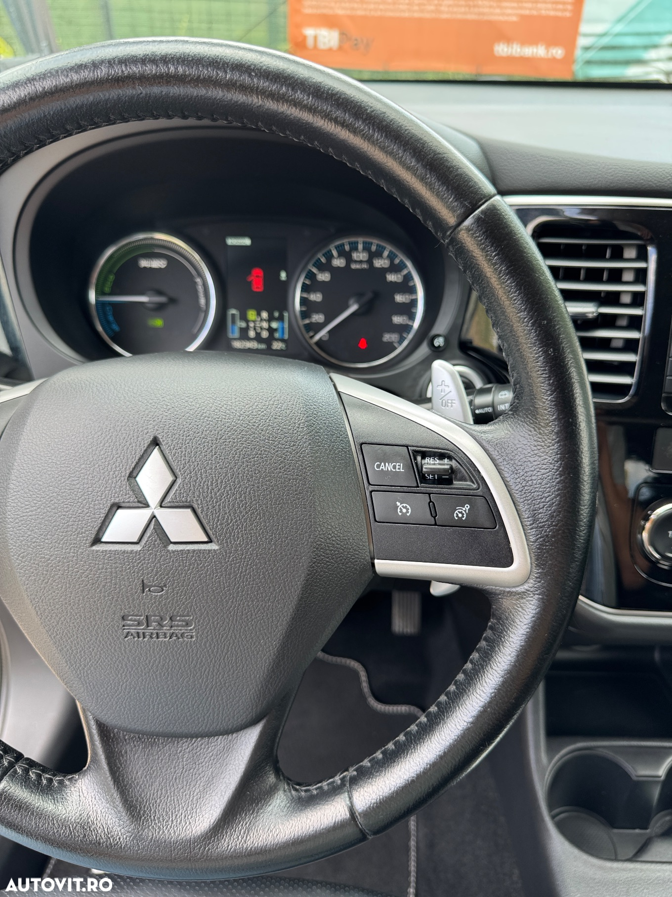 Mitsubishi Outlander 2.0 4WD Plug-In Hybrid - 23