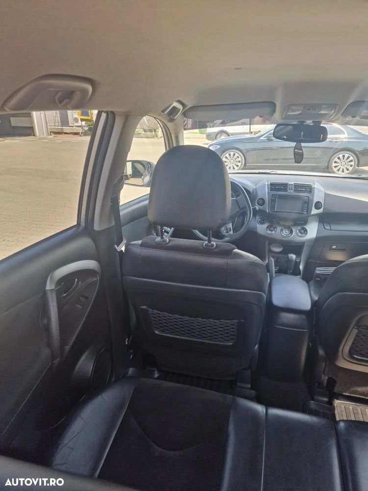 Toyota RAV4 2.2L D-CAT A/T Luxury - 9