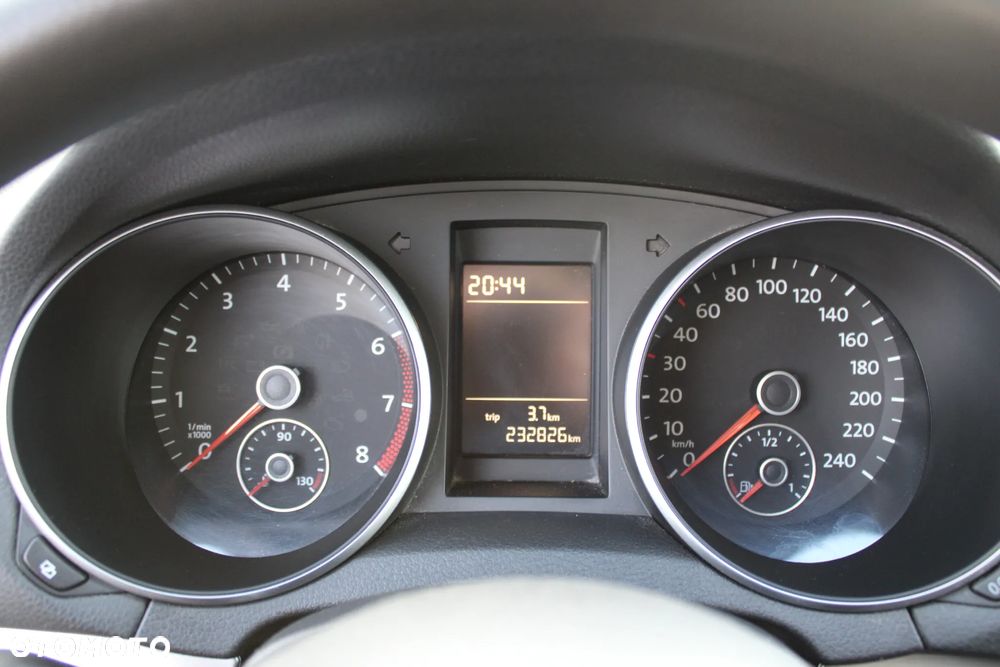 Volkswagen Golf - 25