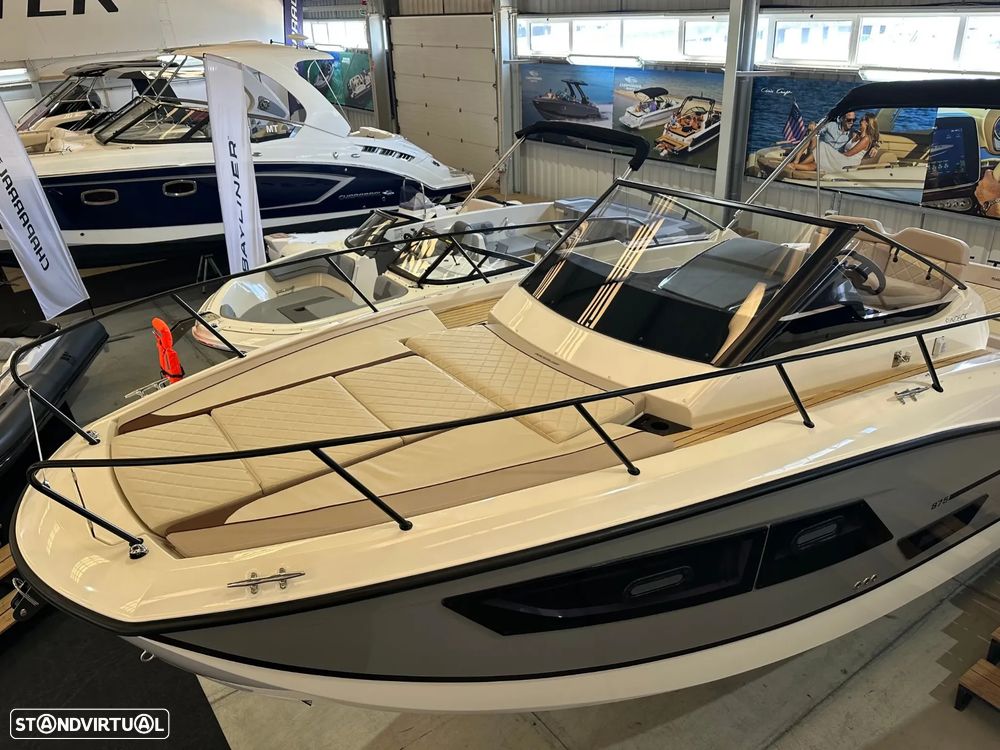 Quicksilver Activ 875 Sundeck - 6