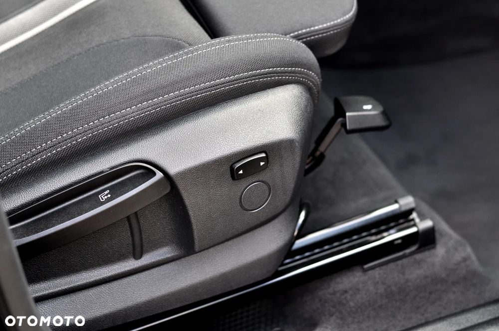 BMW X1 sDrive20d Sport Line - 23