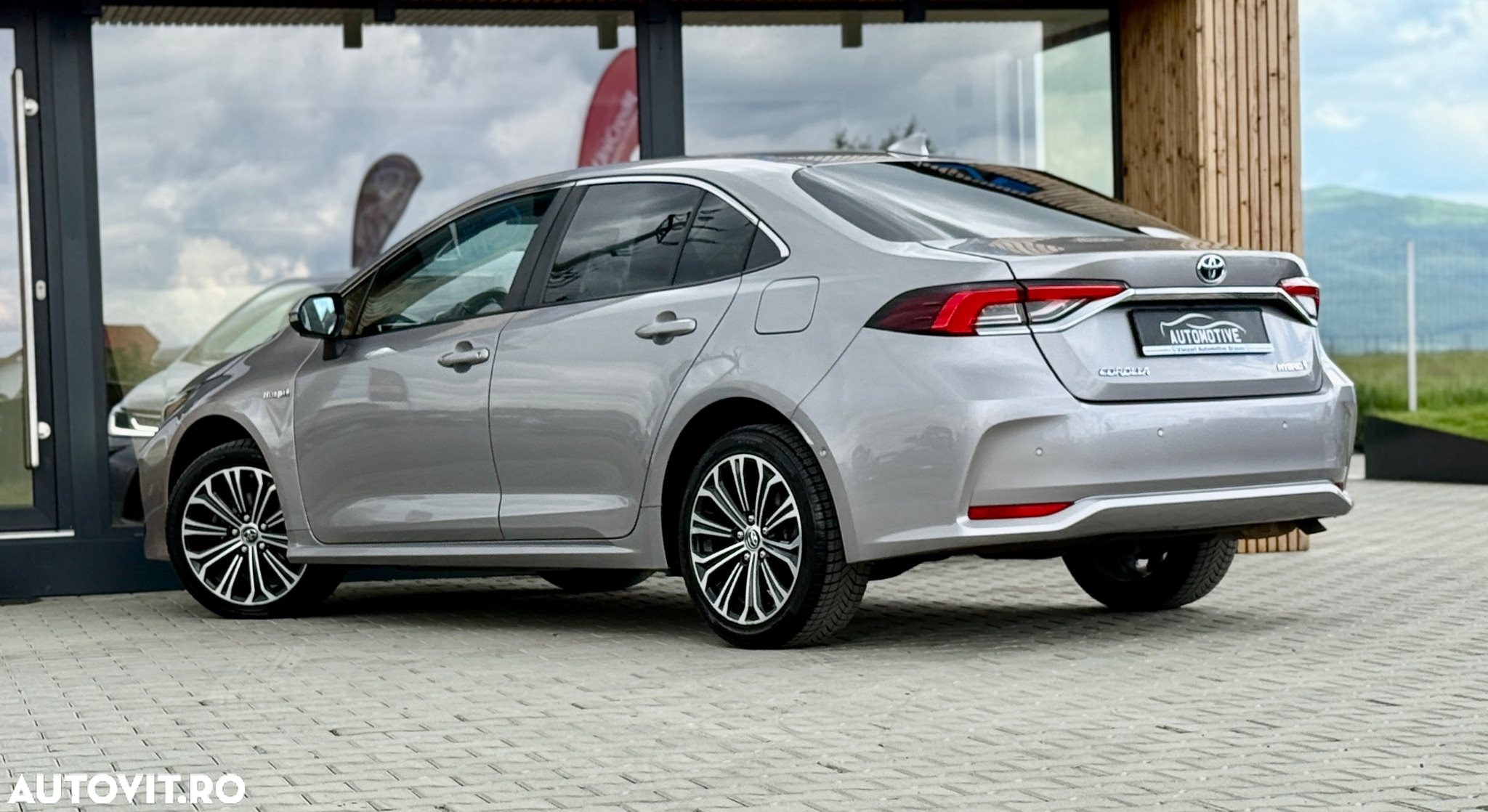 Toyota Corolla 1.8 HSD Exclusive interior Negru - 3