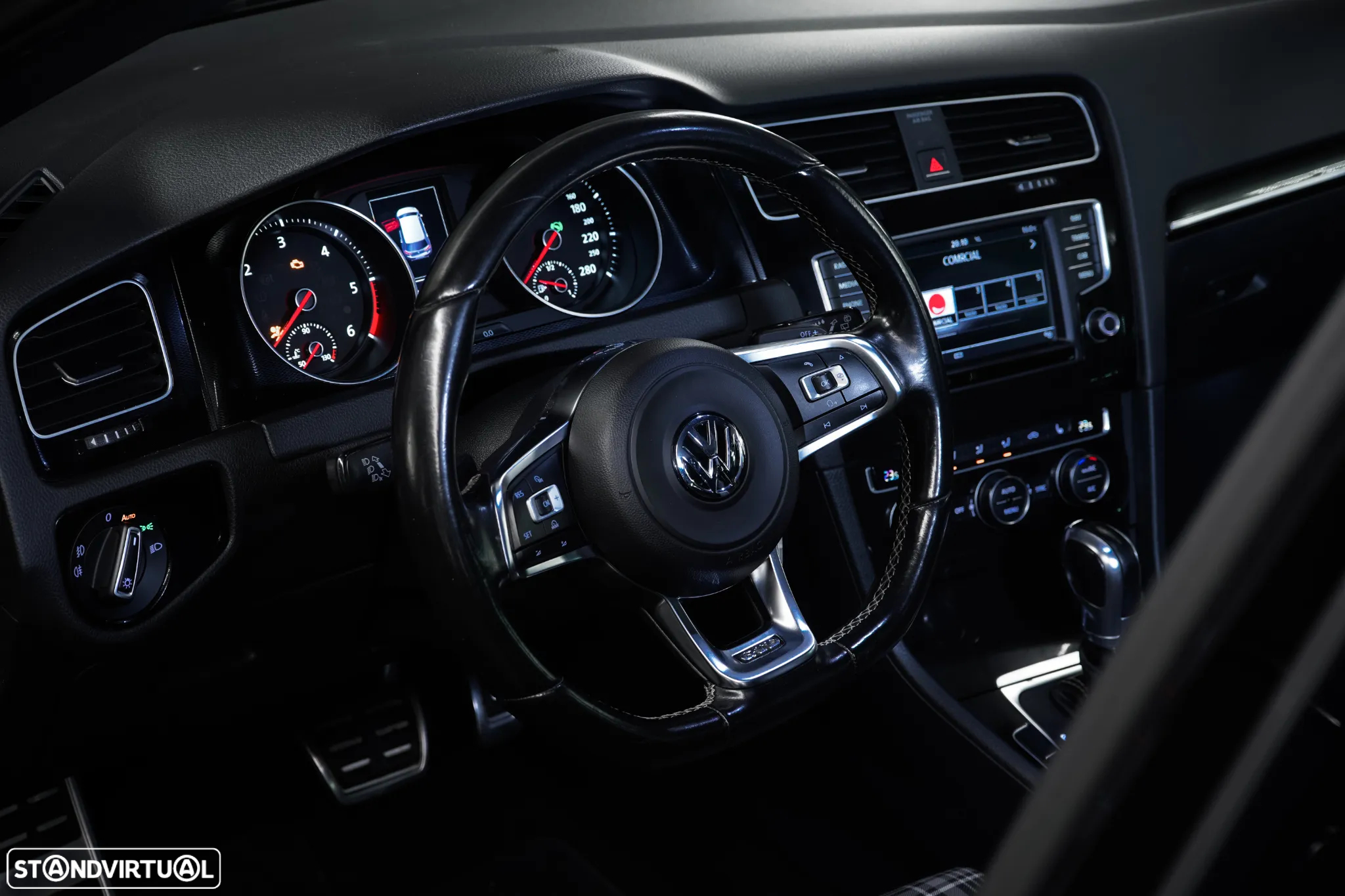 VW Golf 2.0 TDI GTD DSG - 21