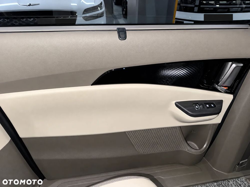 Kia Carnival - 10