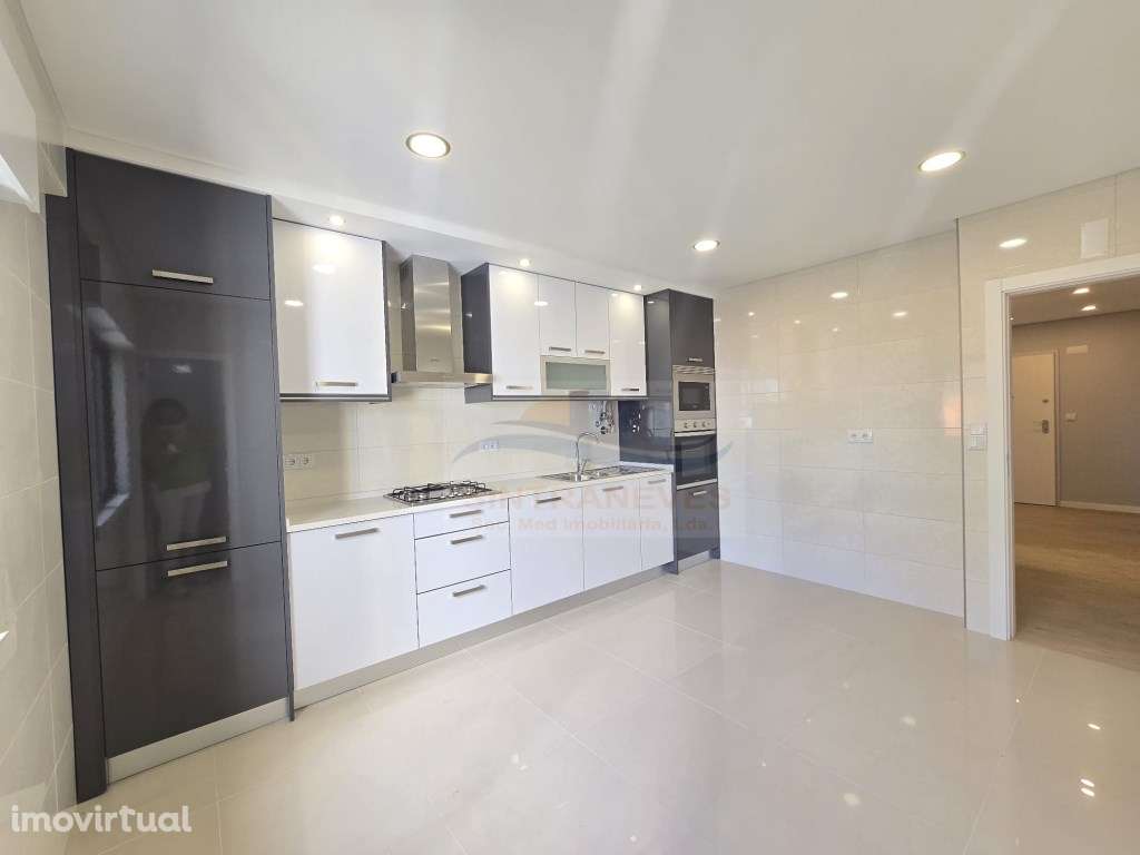 Fantástico T3 totalmente remodelado com 2 WCS e varanda em Prédio c... - Grande imagem: 4/37