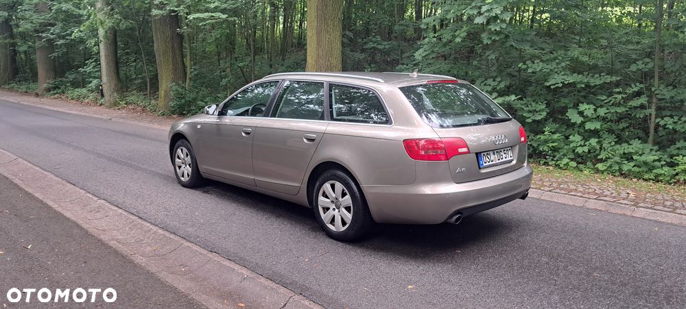 Audi A6 Avant 2.4 - 1
