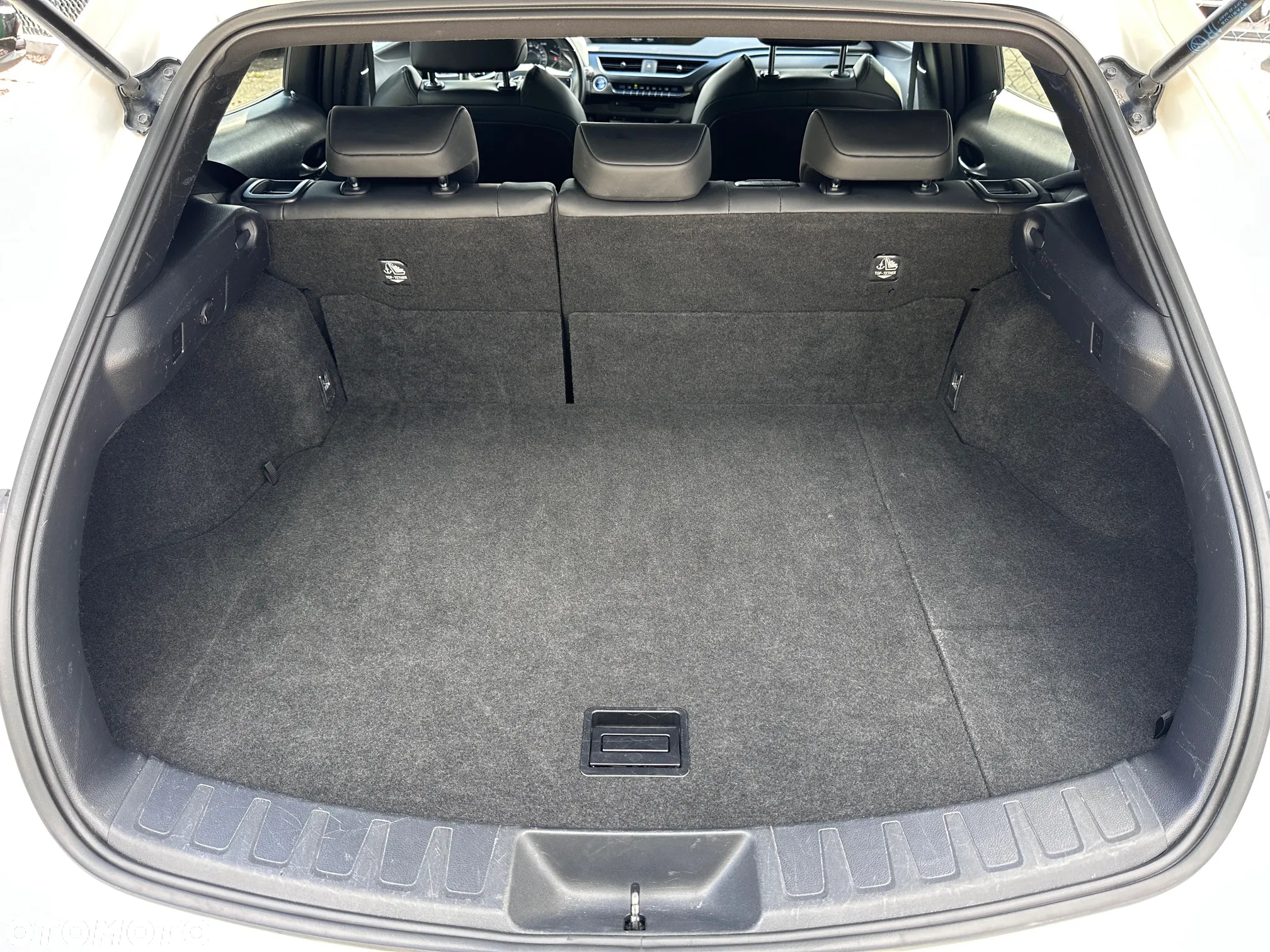 Lexus UX 250h Elegance 2WD - 8