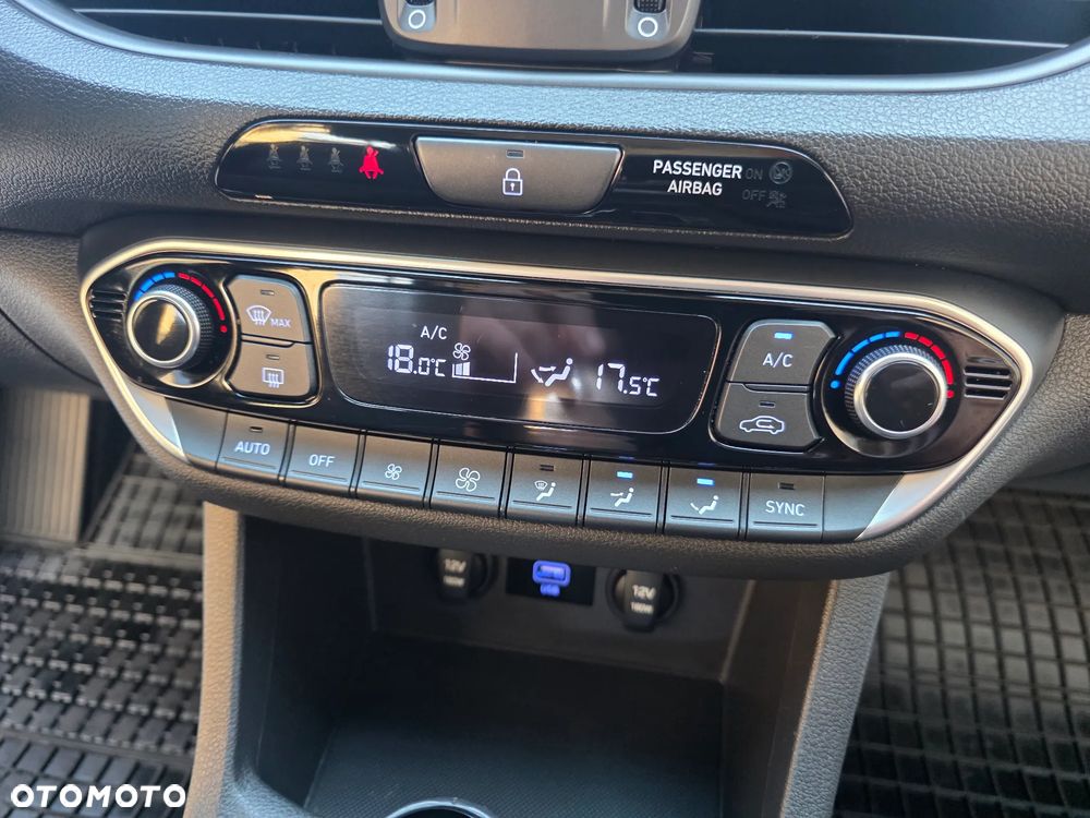 Hyundai i30 1.5 T-GDI 48V Comfort DCT - 14
