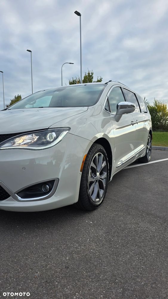 Chrysler Pacifica - 8