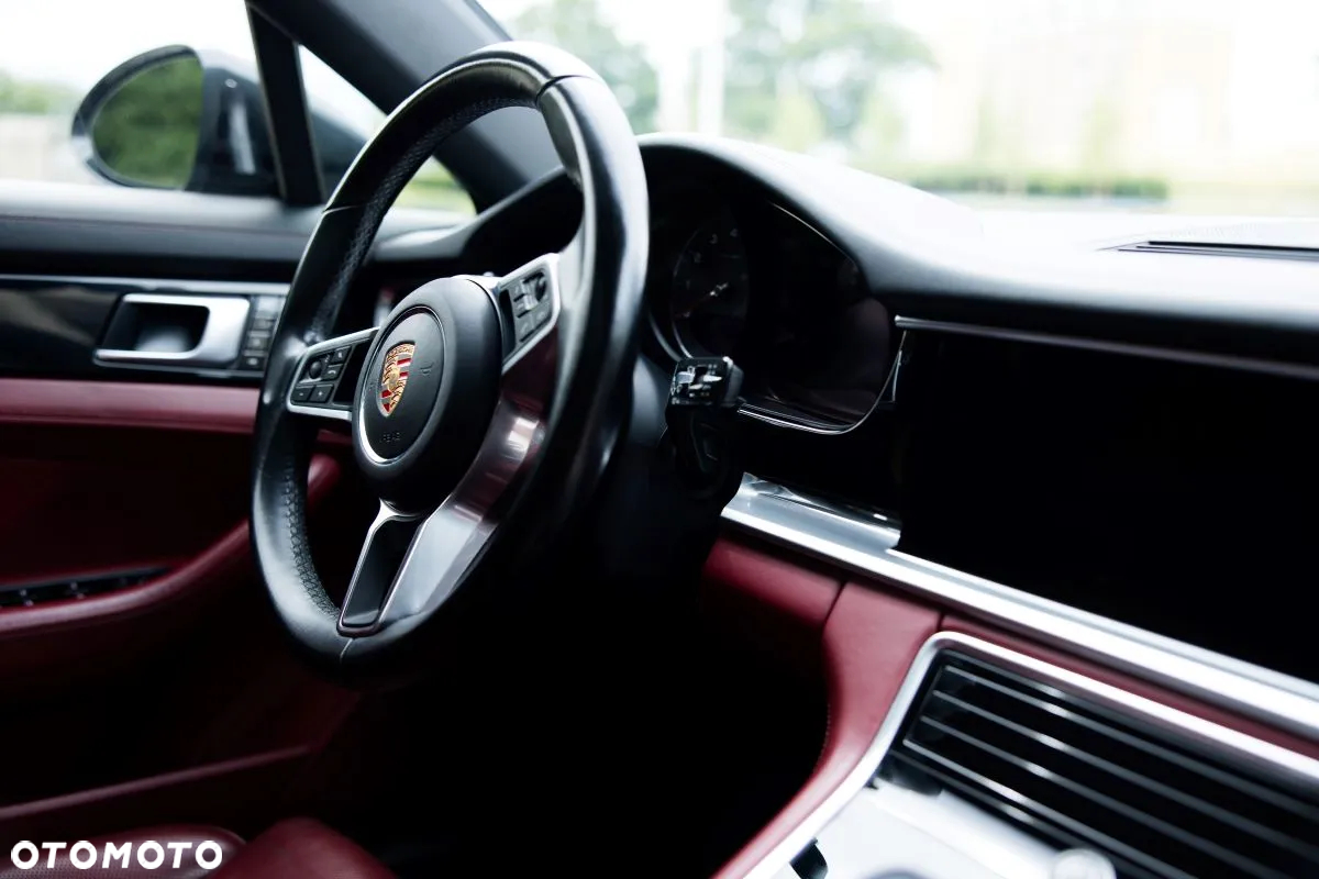 Porsche Panamera 4S - 28
