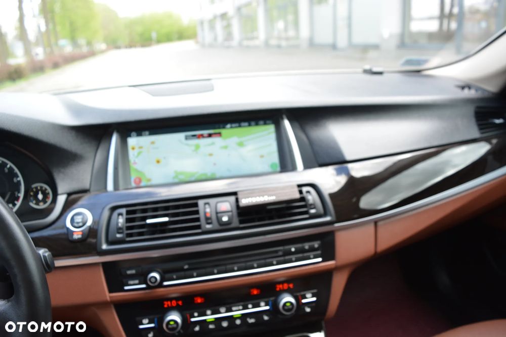 BMW Seria 5 528i xDrive Luxury Line - 10
