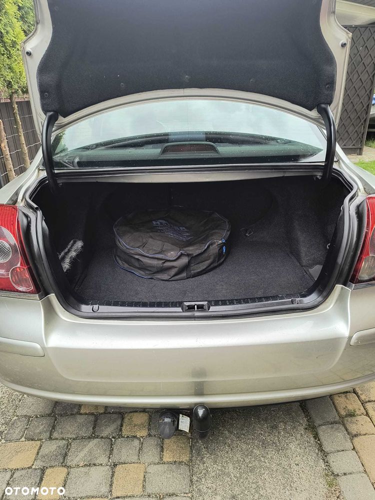 Toyota Avensis - 7