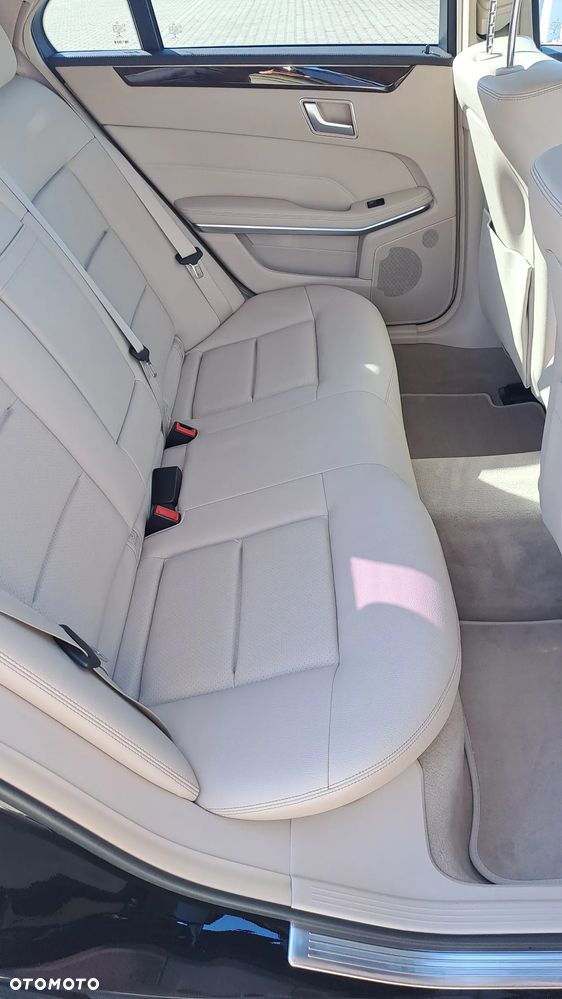 Mercedes-Benz Klasa E 250 Elegance - 19