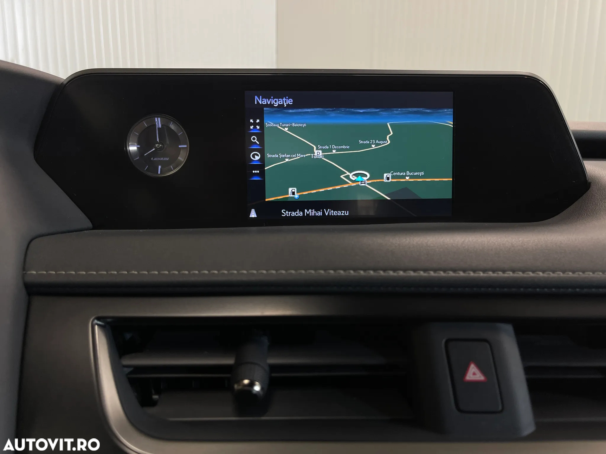 Lexus UX 250h 2.0L HEV 20H- (178 HP) 4X2 CVT Business - 14